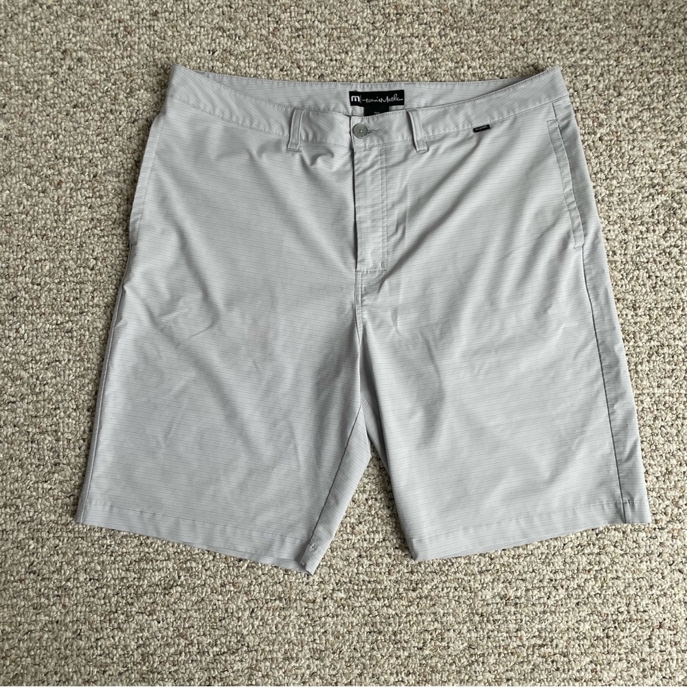 Travis Mathew Light Gray Men’s Shorts Size 38